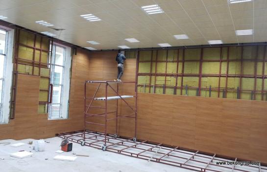  konferans salon tasarımı  akustik  ahşap duvar paneli yapılması  akustik ahşap tavan yapılması sahne  tasarımı  yapılması