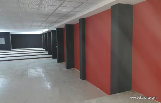 konferans salon yapımı     zemin yükseltme  yapımı  sahne çalışması alçıpan duvar uygulaması  akustik tavan çalışması